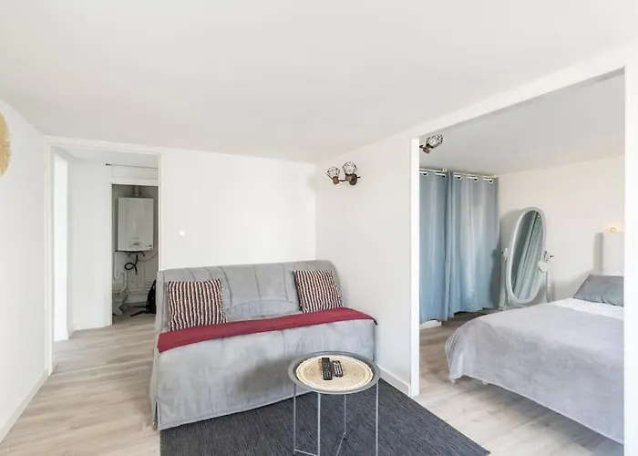 200 M Avec Terrasse Et Jardin * Royan